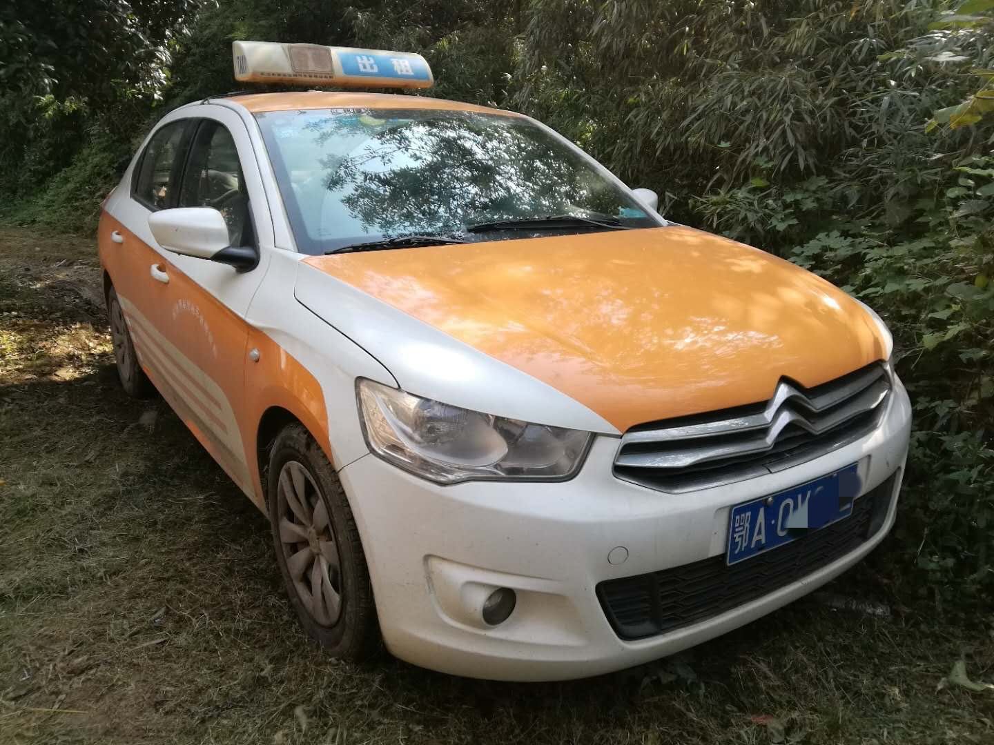 除了车牌其他都是出租车标配,原来是辆"李鬼"车